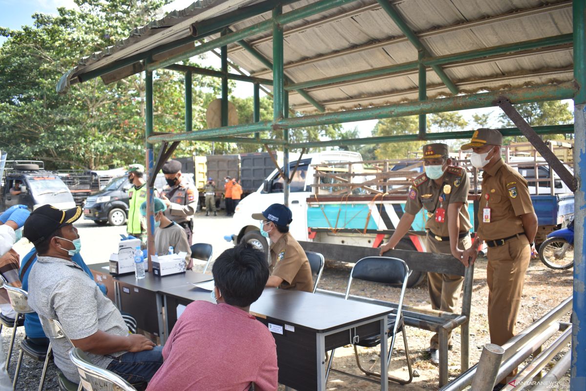 Tim gabungan temukan lagi 28 orang tanpa masker di Pasar Hewan Pelaihari