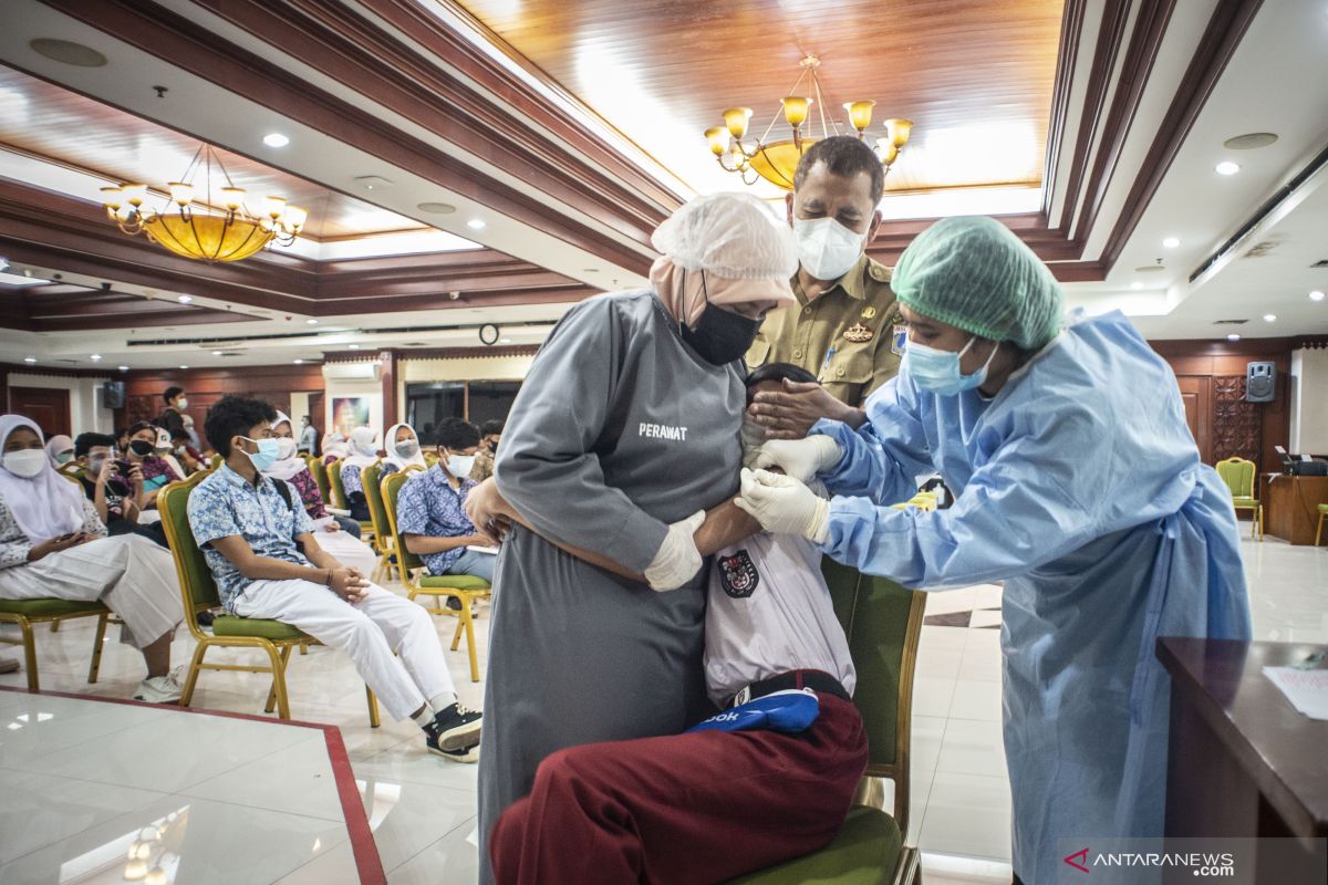 Anies sebut hanya 0,01 persen orang divaksin lengkap terpapar COVID-19