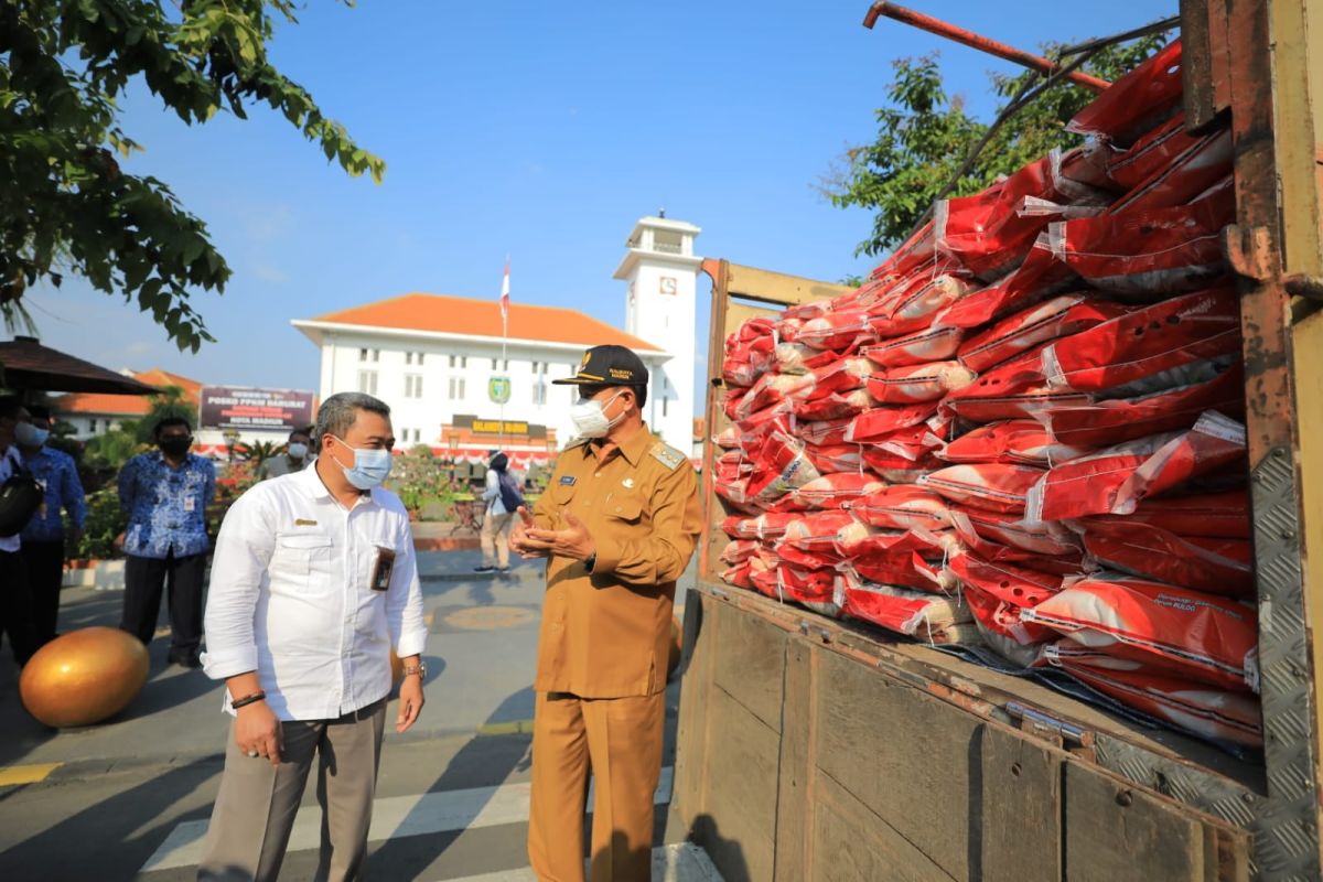 Pemkot Madiun distribusikan sebanyak 139 ton beras bantuan PPKM Darurat