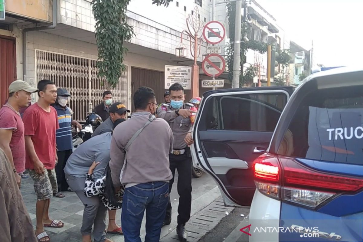 Ambulans bawa pasien COVID-19 kritis di Kudus bertabrakan dengan sepeda motor