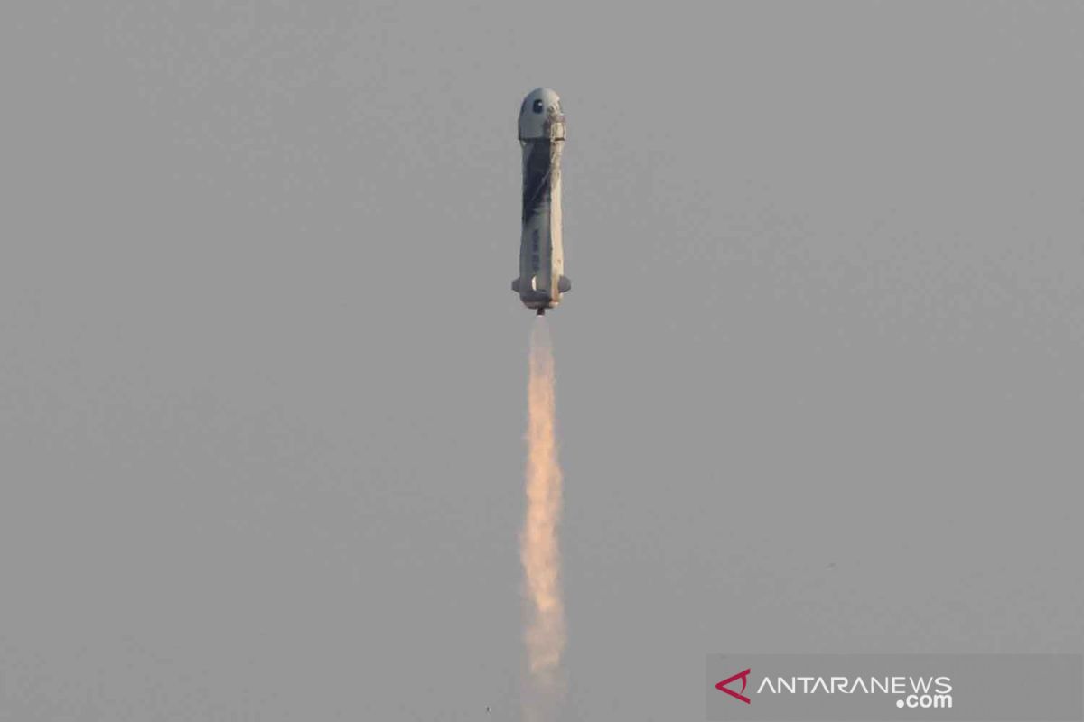 Miliuner Jeff Bezos terbang ke luar angkasa