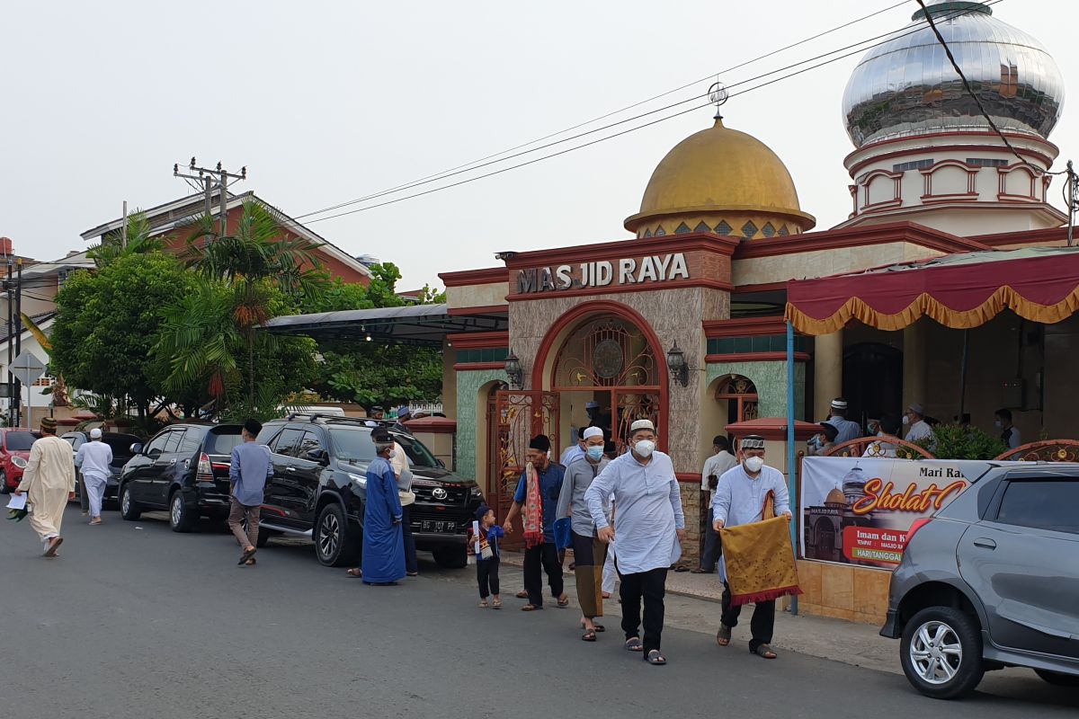 Shalat Idul Adha di permukiman Palembang dengan prokes ketat