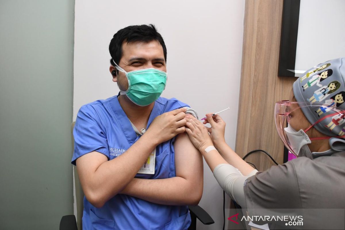 Central Jakarta offers health workers exclusive access to booster shot