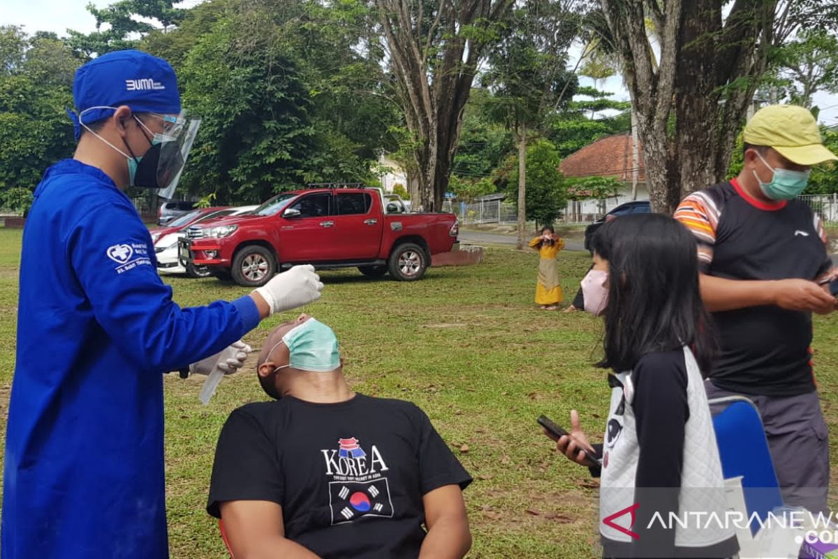 Sebelum Potong Hewan Kurban, Panitia Masjid Al Furqon Diswab Antigen