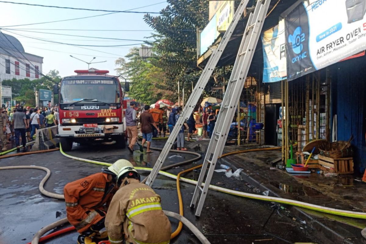 Tujuh ruko terbakar di Duren Sawit saat Idul Adha