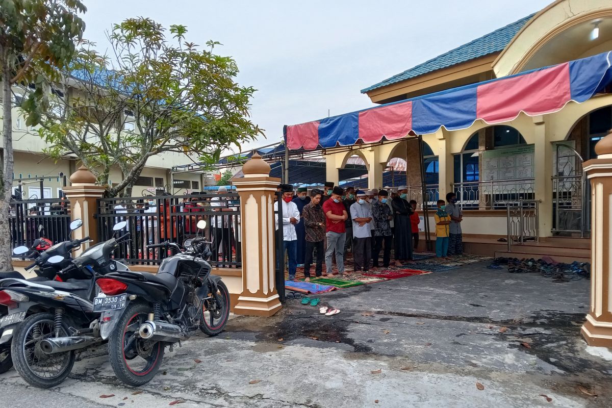 Sejumlah masjid Pekanbaru laksanakan salat Idul Adha sesuai prokes