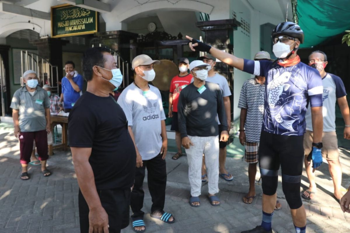 Ganjar berkeliling ingatkan panitia kurban taat protokol kesehatan