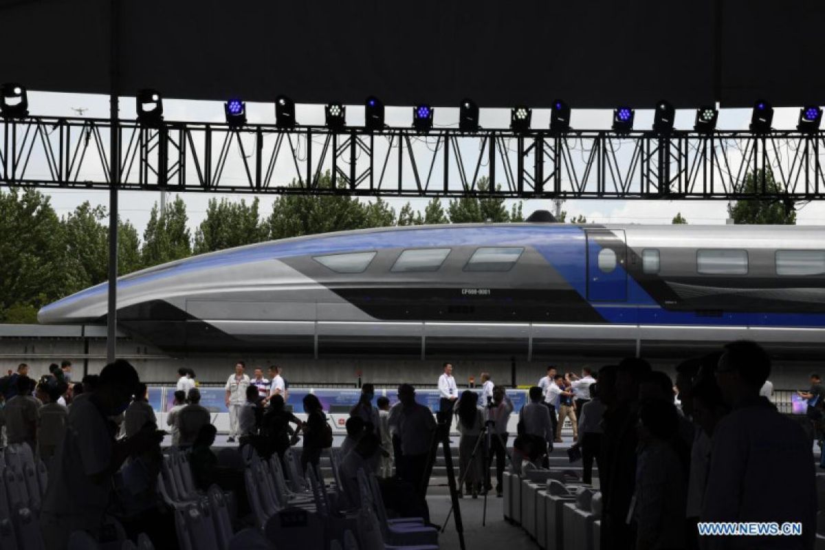 Kereta maglev yang mampu melaju 600 km per jam, tercepat di dunia