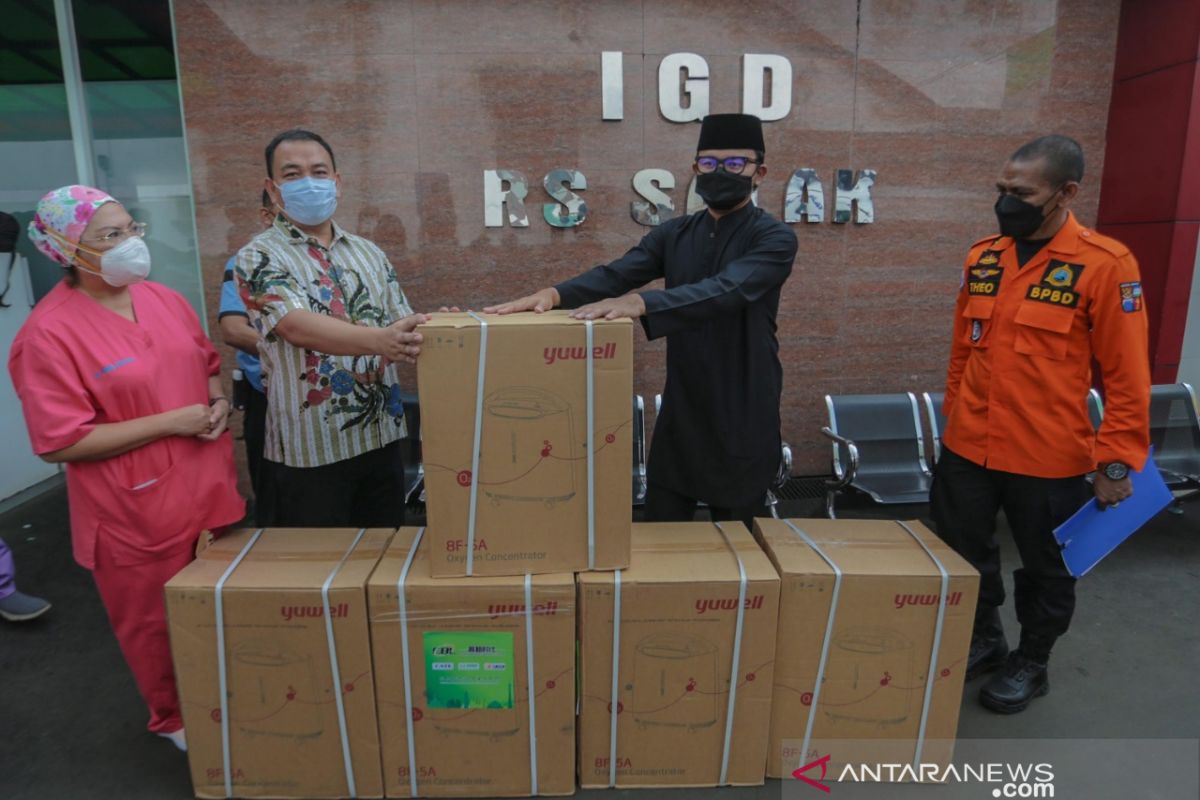 Bima Arya distribsuikan 100 unit bantuan oksigen konsentrator ke rumah sakit