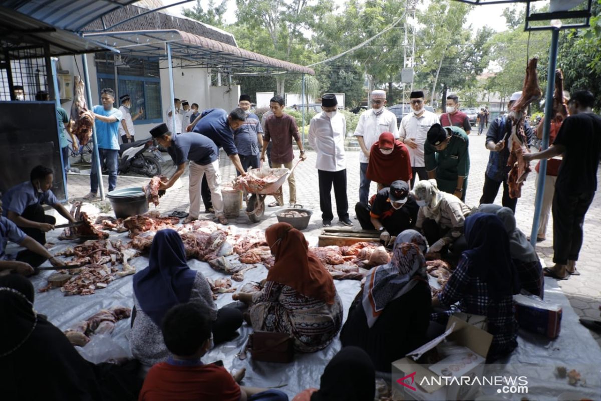 Pemkab Asahan bagi 7000 kupon daging kurban ke masyarakat