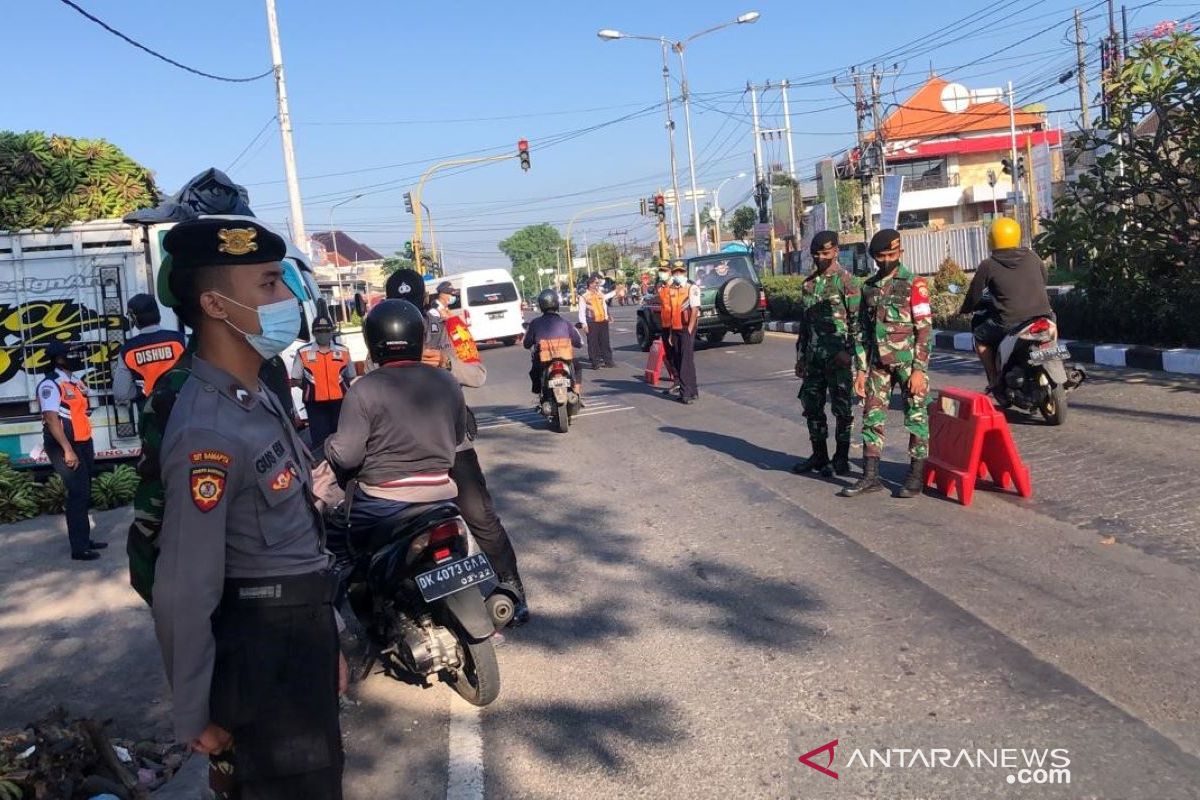 Tim Yustisi Denpasar jaring empat pelanggar prokes saat PPKM Darurat