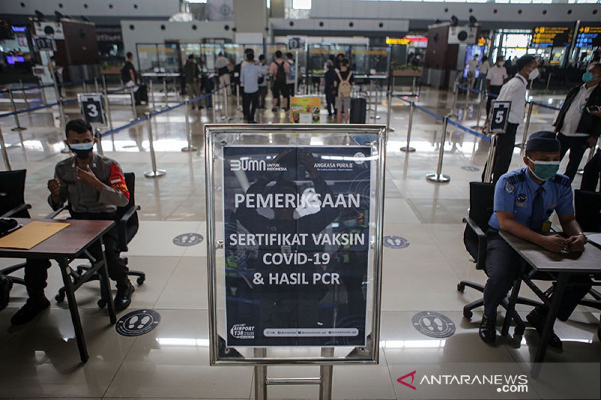 Pemerintah berlakukan aplikasi PeduliLindungi untuk perjalanan udara