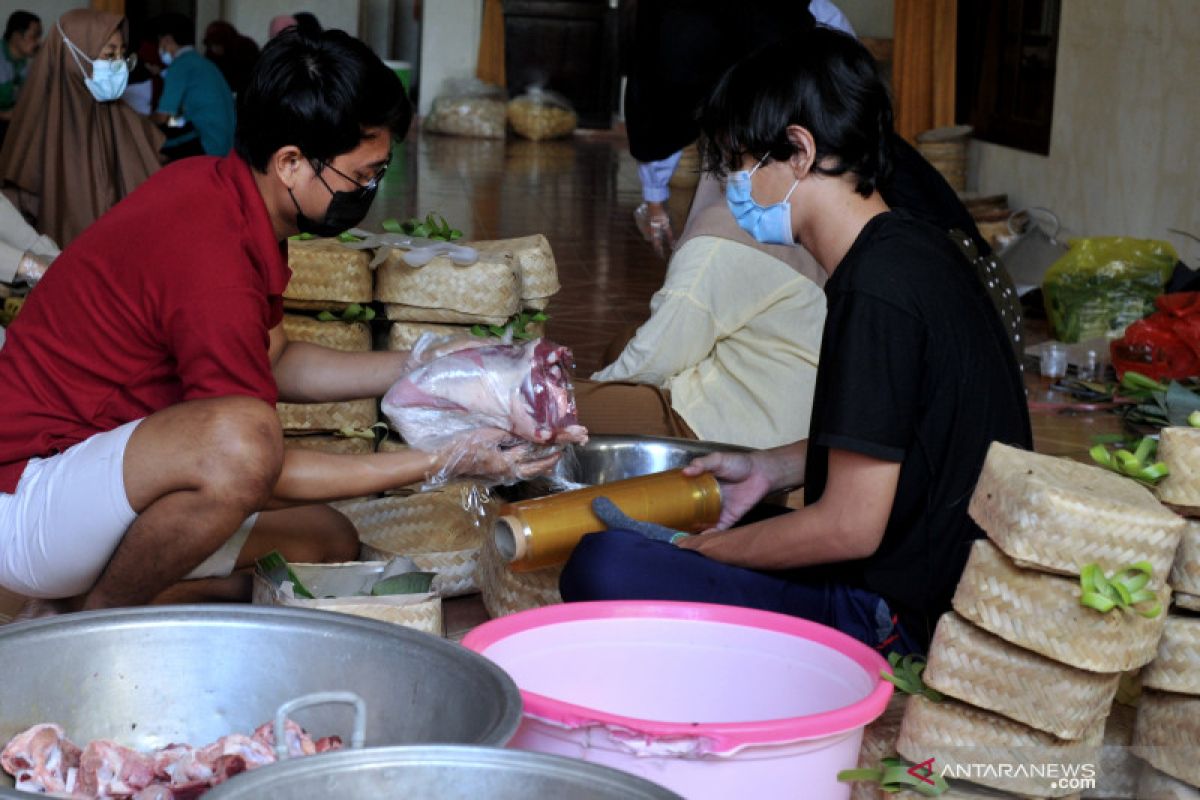 MUI Bali minta panitia pembagian daging kurban tidak gunakan plastik