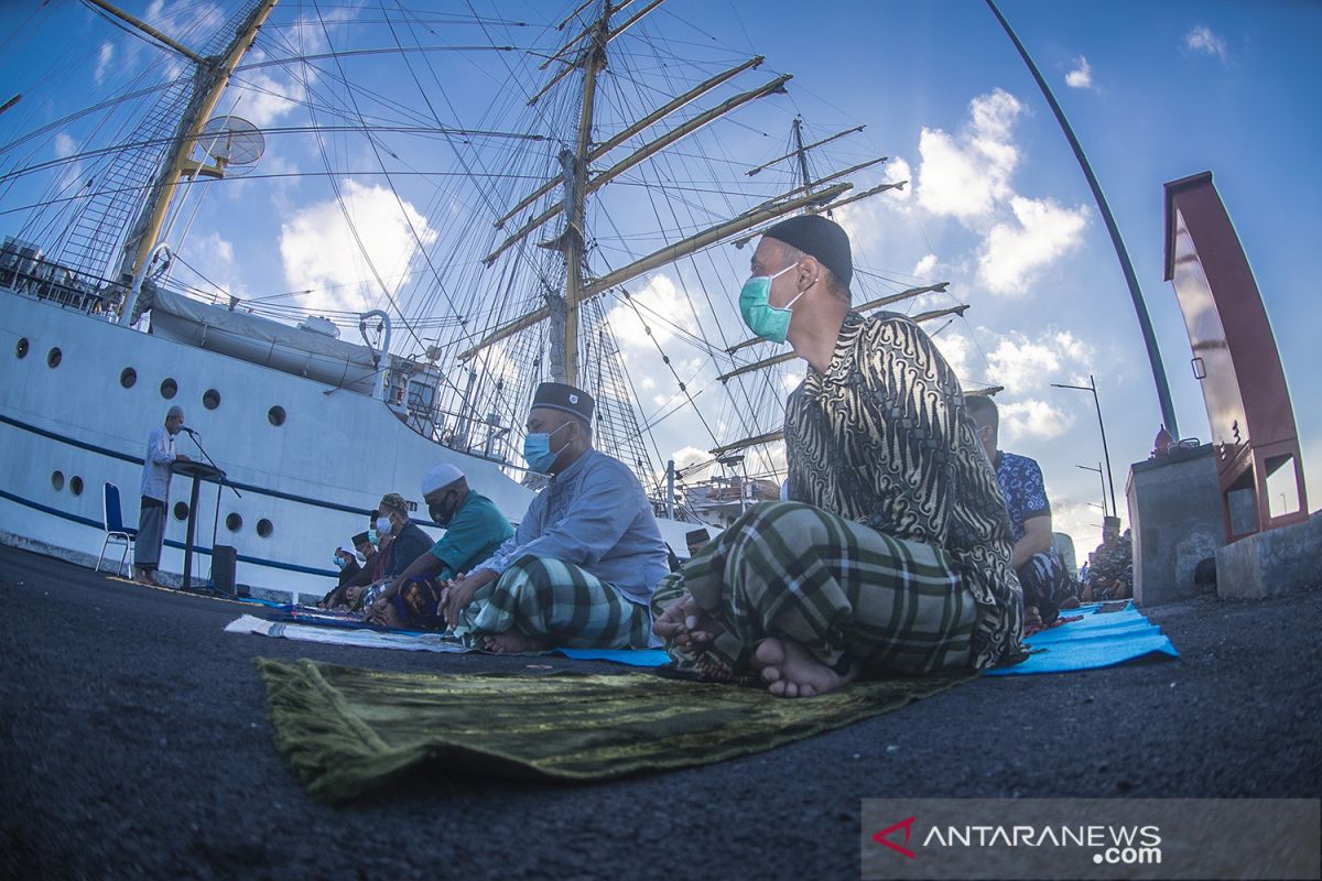 Shalat Id di Agam terapkan prokes COVID-19, jamaah sakit disuruh pulang