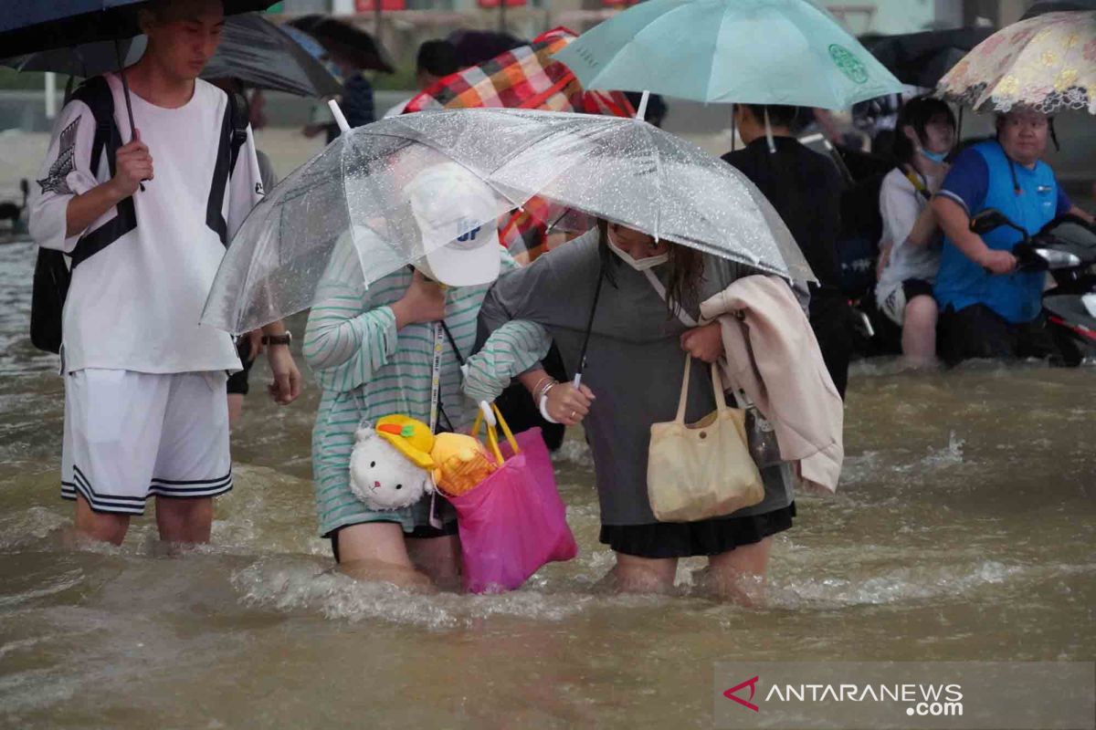 Korban tewas banjir ZhengZhou jadi 25, tujuh lainnya masih hilang