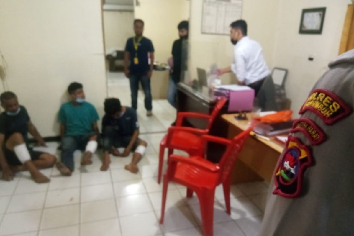 Dor...dor..dor..timah panas polisi Payakumbuh lumpuhkan pelarian tiga pelaku curanmor