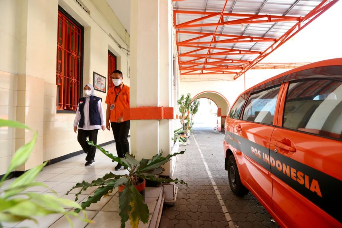 Bupati Ipuk cek persiapan penyaluran bansos tunai di Kantor Pos Banyuwangi