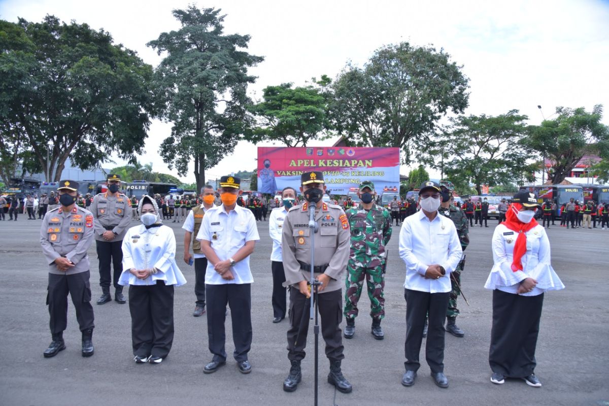 Kapolda Lampung pimpin apel kesiapan vaksinasi keliling COVID-19