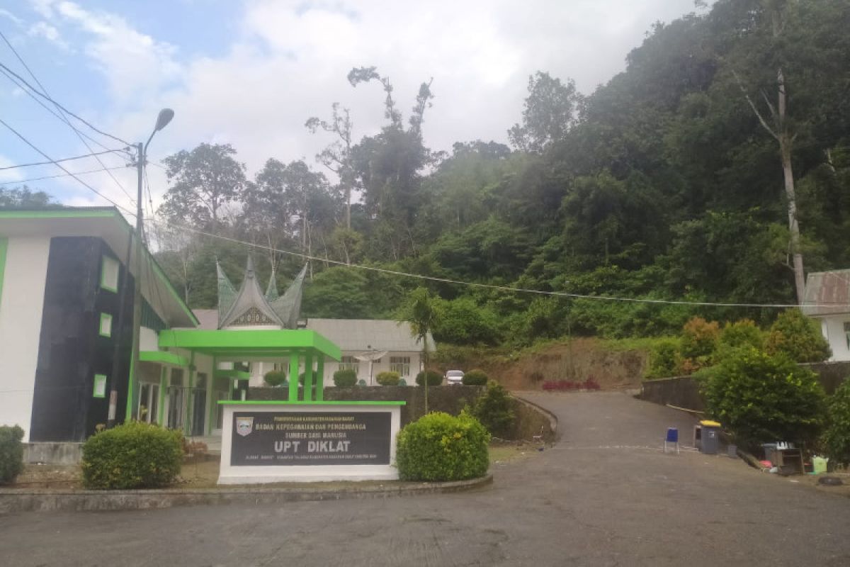 Ruang isolasi pasien COVID-19 di Pasaman  Barat penuh