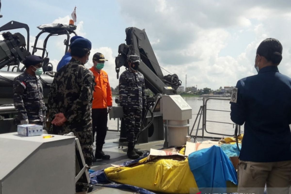 SAR Pontianak : 33 nelayan korban kapal tenggelam di perairan Kalbar belum ditemukan