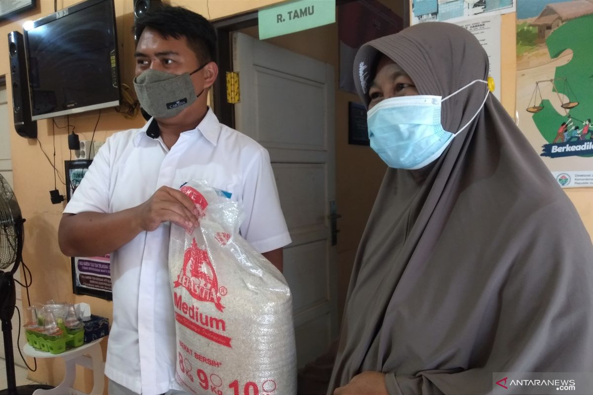 Bulog Barabai distributes medium rice to six districts in South Kalimantan