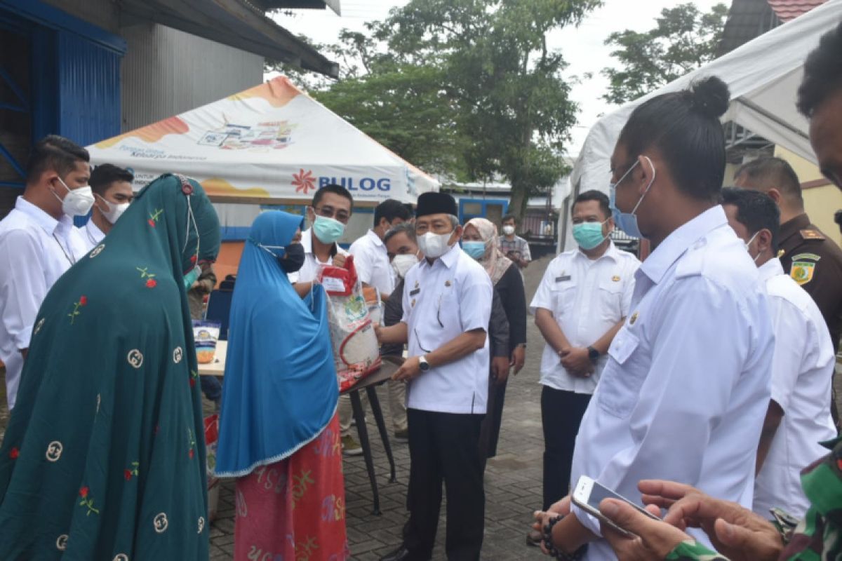 Gubernur Sulbar berharap bantuan beras PPKM  bisa kurangi beban masyarakat