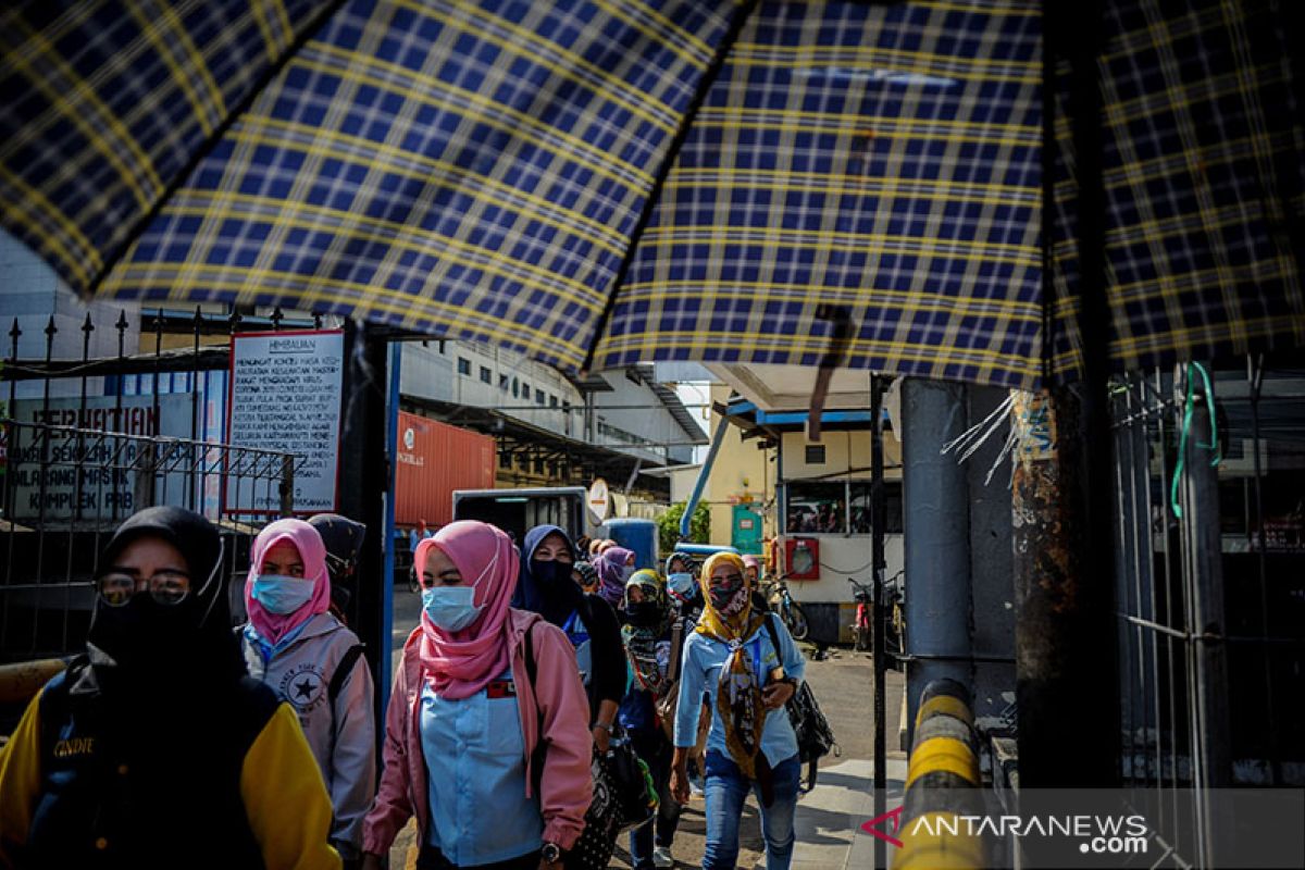 Sri Mulyani kaji pemberian bantuan subsidi upah pekerja dirumahkan