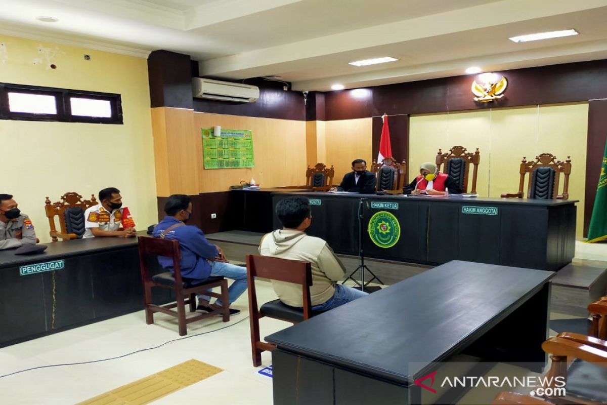 Langgar protokol kesehatan saat PPKM, warga Sampang didenda Rp1 Juta