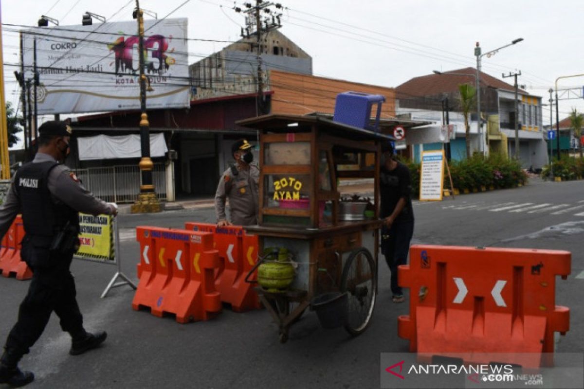 Menelisik kebijakan Presiden Jokowi memperpanjang PPKM