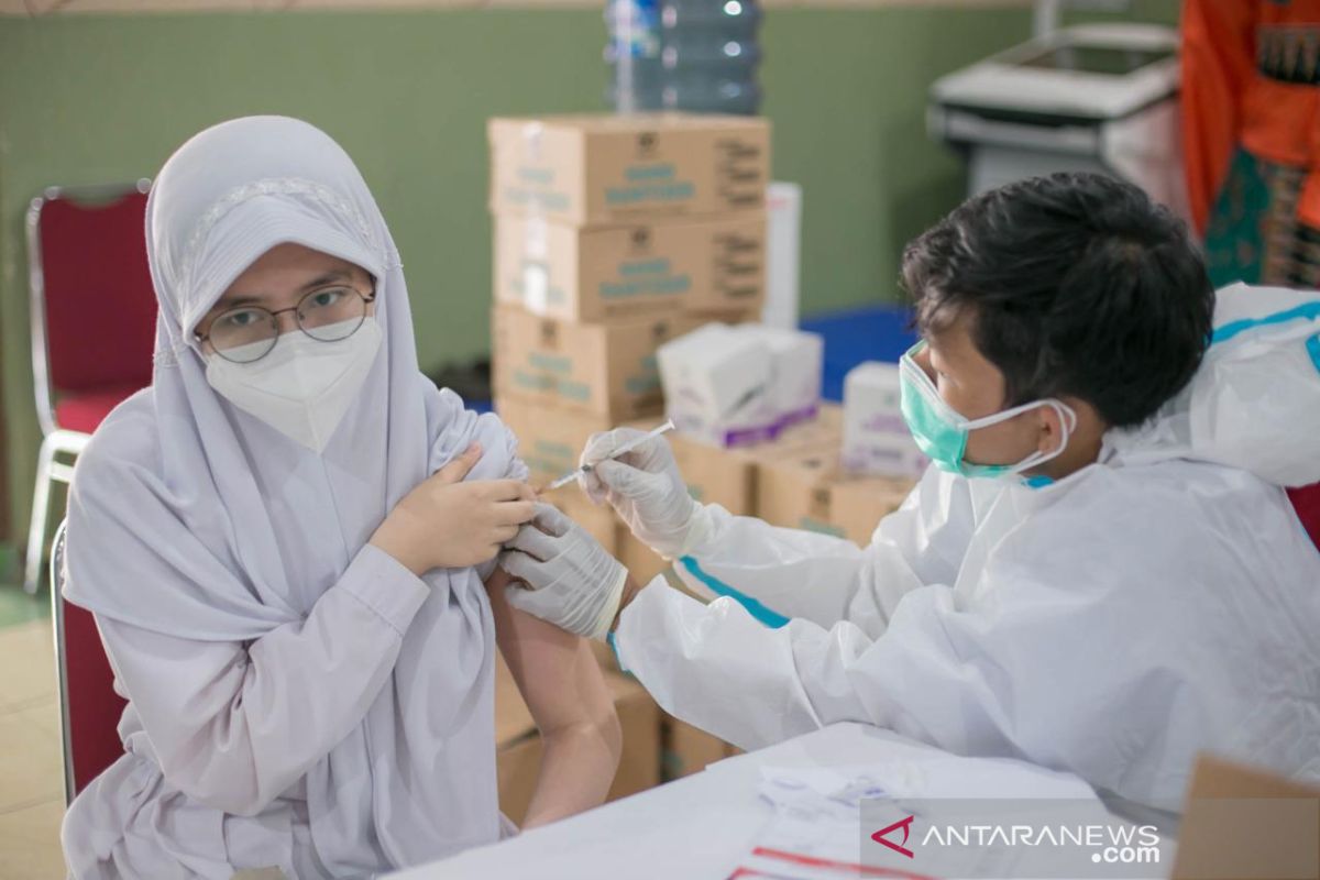 West Jakarta Police, private sector target inoculating 3,500 children