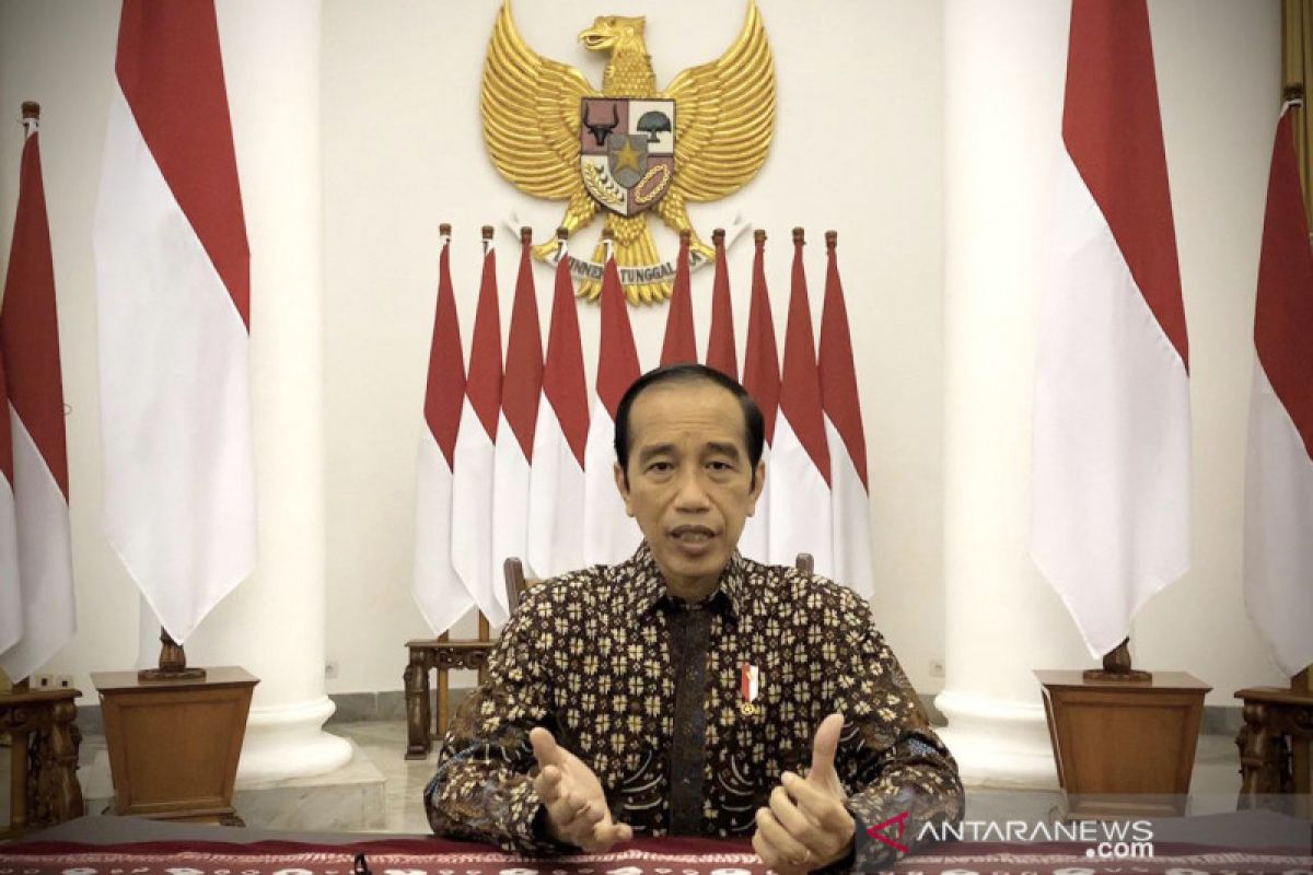 Presiden Jokowi perpanjang PPKM  level 4 dengan beberapa penyesuaian