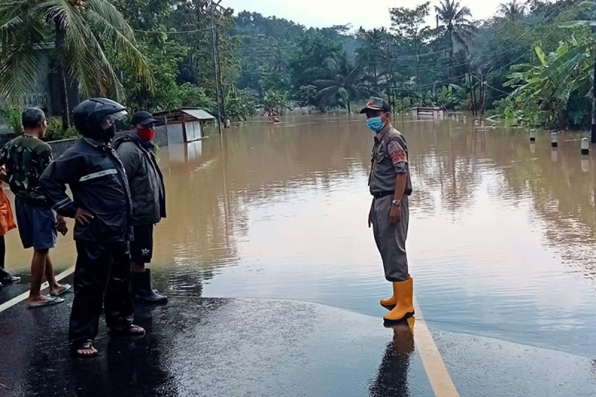 Banjir genangi sejumlah wilayah di Cilacap