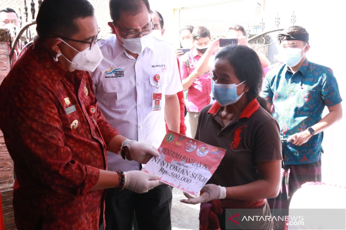 Pemkab Tabanan salurkan bansos PPKM ke warganya