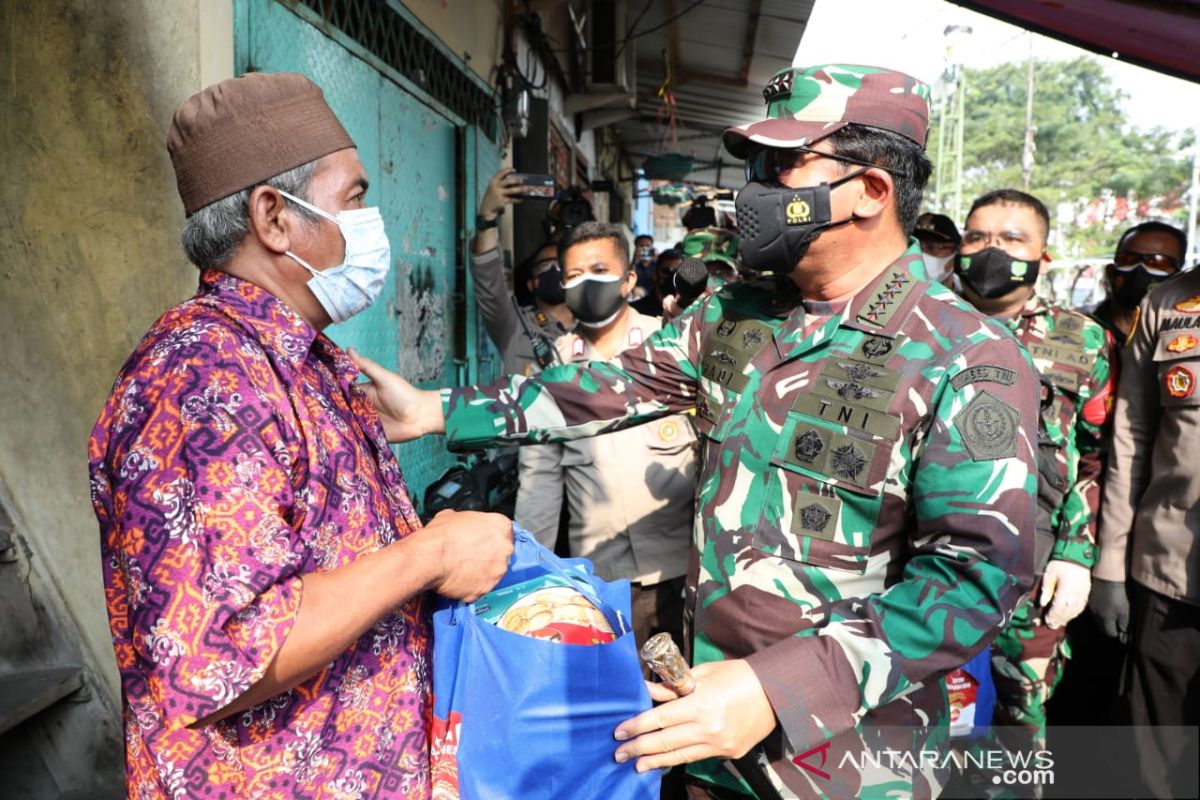 Panglima TNI sebut daerah pinggiran Jakarta fokus serbuan vaksinasi