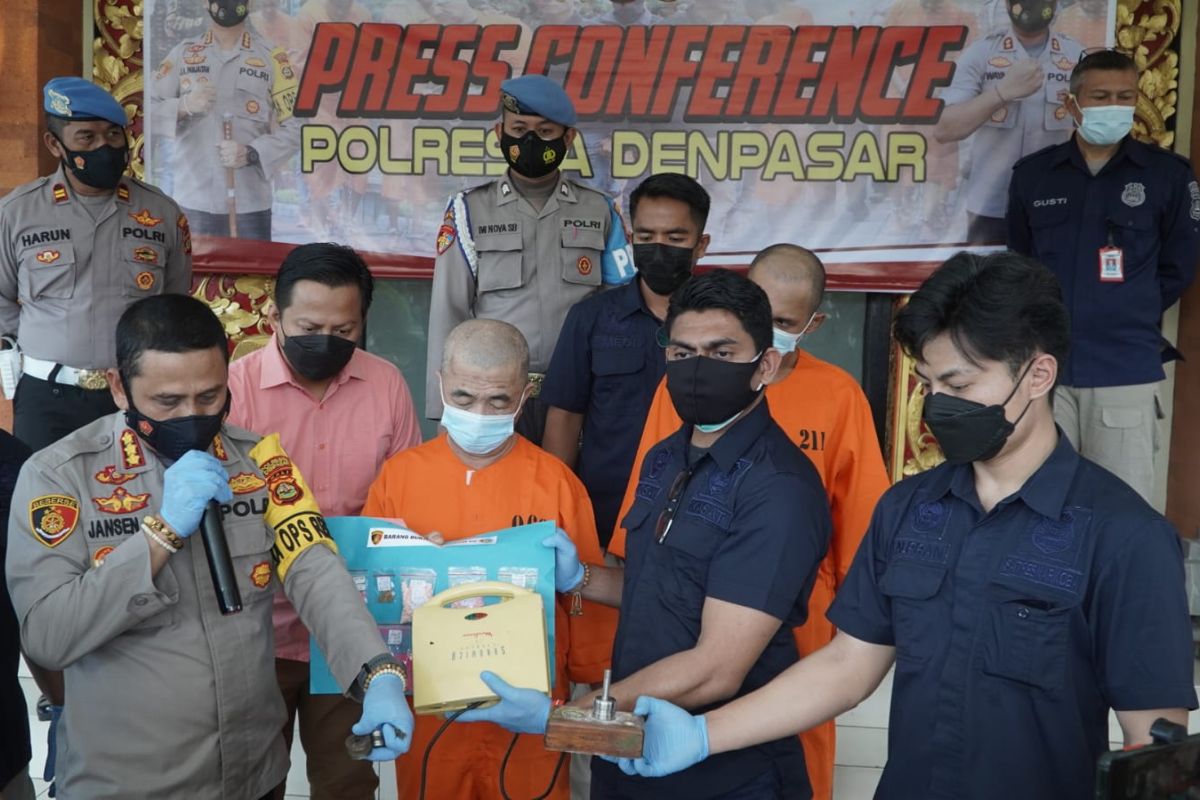 Polisi Denpasar-Bali ungkap kasus produksi ekstasi rumahan