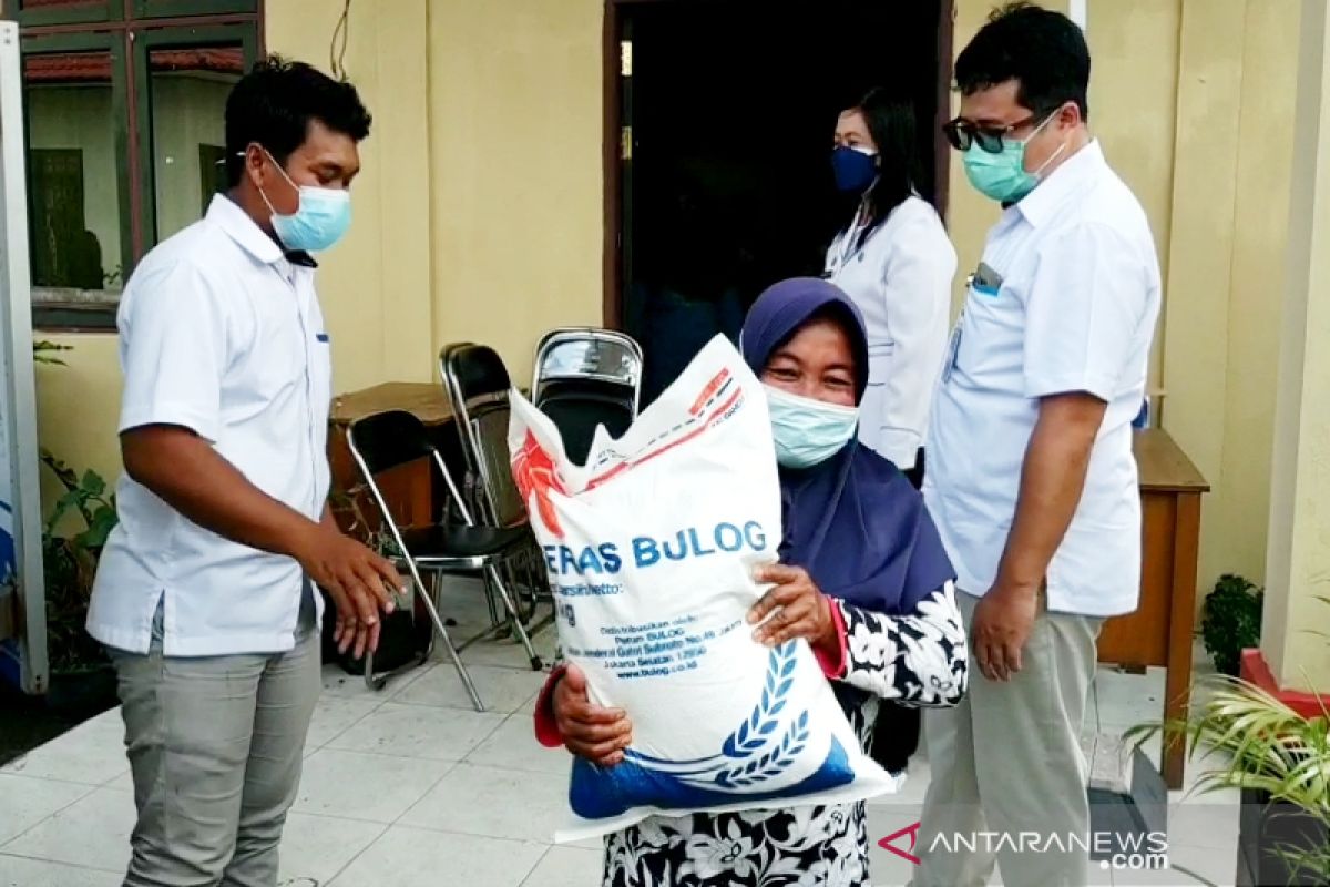 Pemkab Kotim salurkan 200 ton beras PPKM untuk terdampak COVID-19