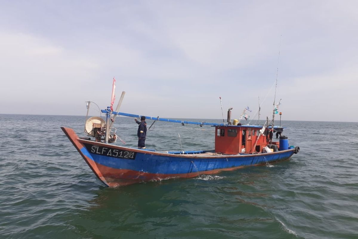 KKP lumpuhkan dua kapal trawl ilegal asal Malaysia, jaga kedaulatan di laut