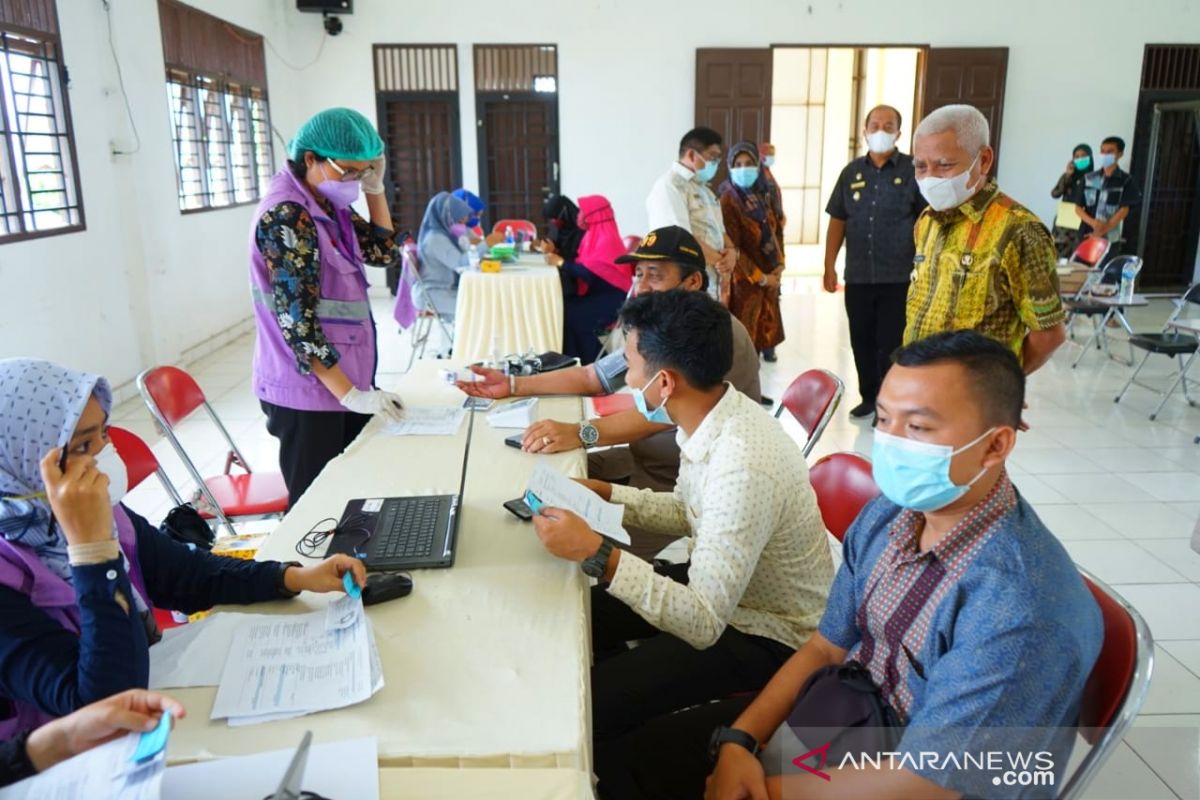 Bupati Asahan pantau vaksinasi tenaga  pendidik