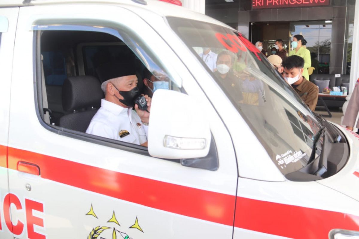Pemkab Pringsewu terima bantuan ambulans dari kejaksaan