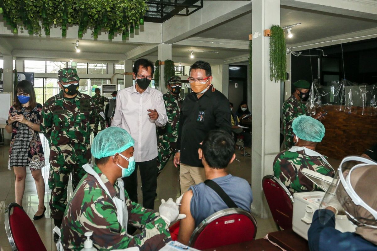 Pelaksanaan vaksinasi massal di SIER Kota Surabaya jadi percontohan