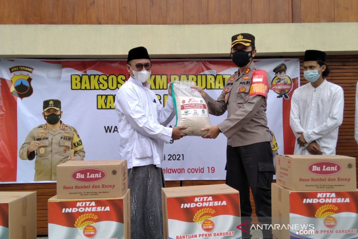 Polres Kudus menyalurkan 10 ton beras kepada warga terdampak PPKM