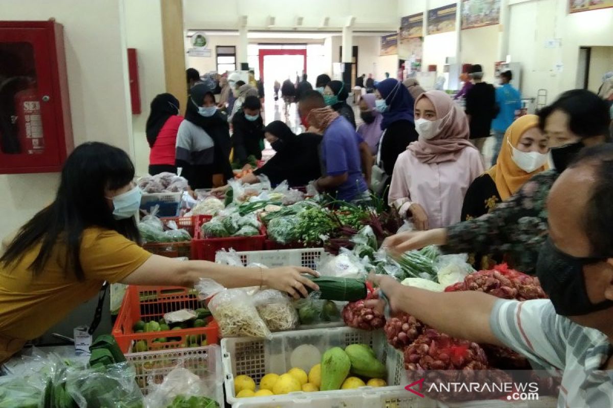 Curah hujan tinggi membuat harga cabai merah hampir Rp70 ribu/kg