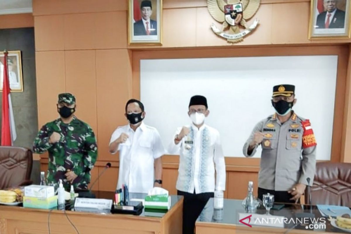 Mendagri minta Bekasi optimalkan anggaran bansos warga terdampak