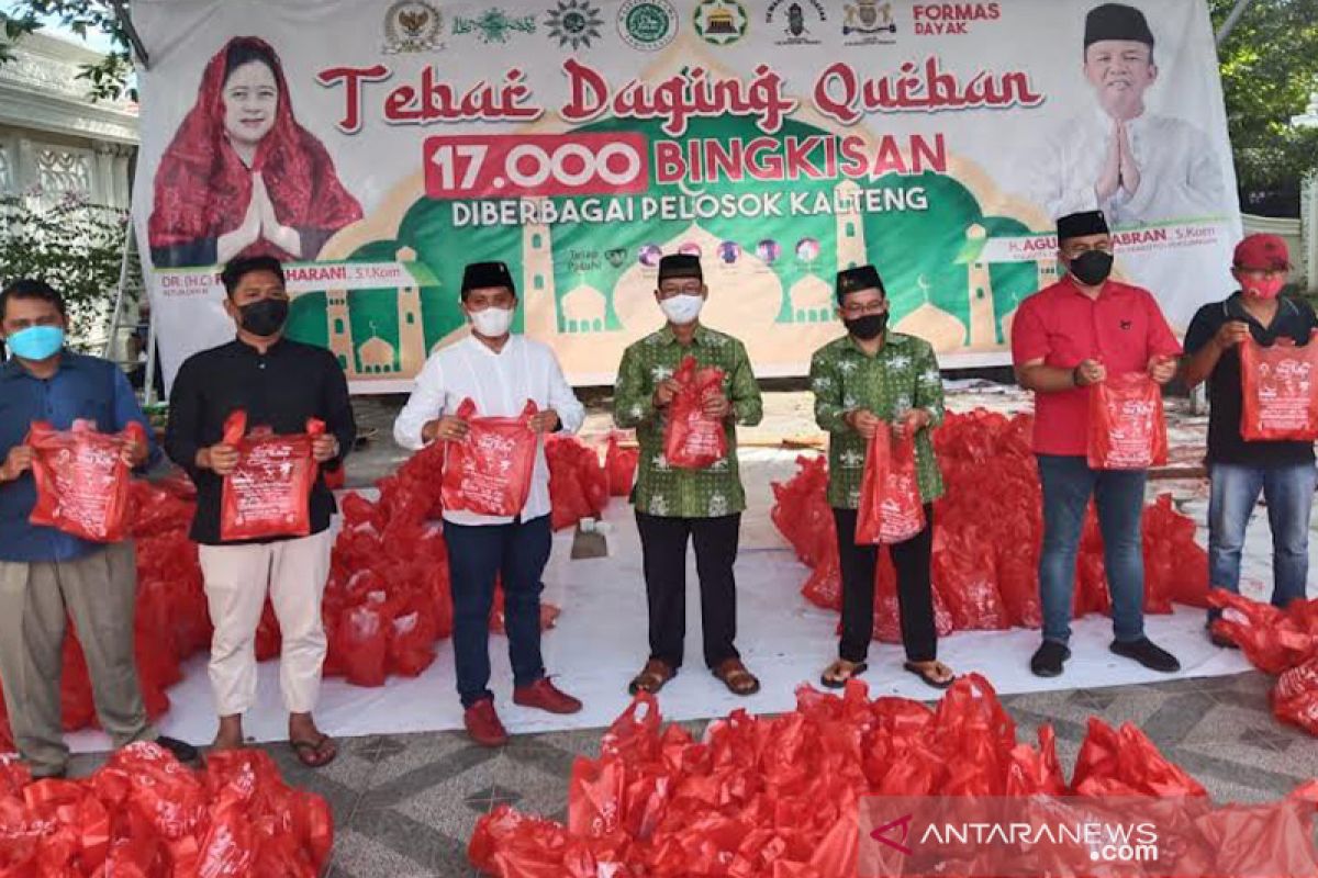 Anggota DPR RI bagikan 17.000 paket daging kurban ke warga Kalteng