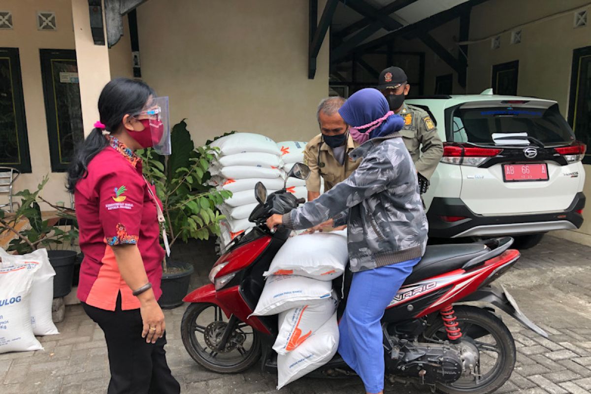Keluarga penerima manfaat di Kota Yogyakarta mulai terima BST dan beras