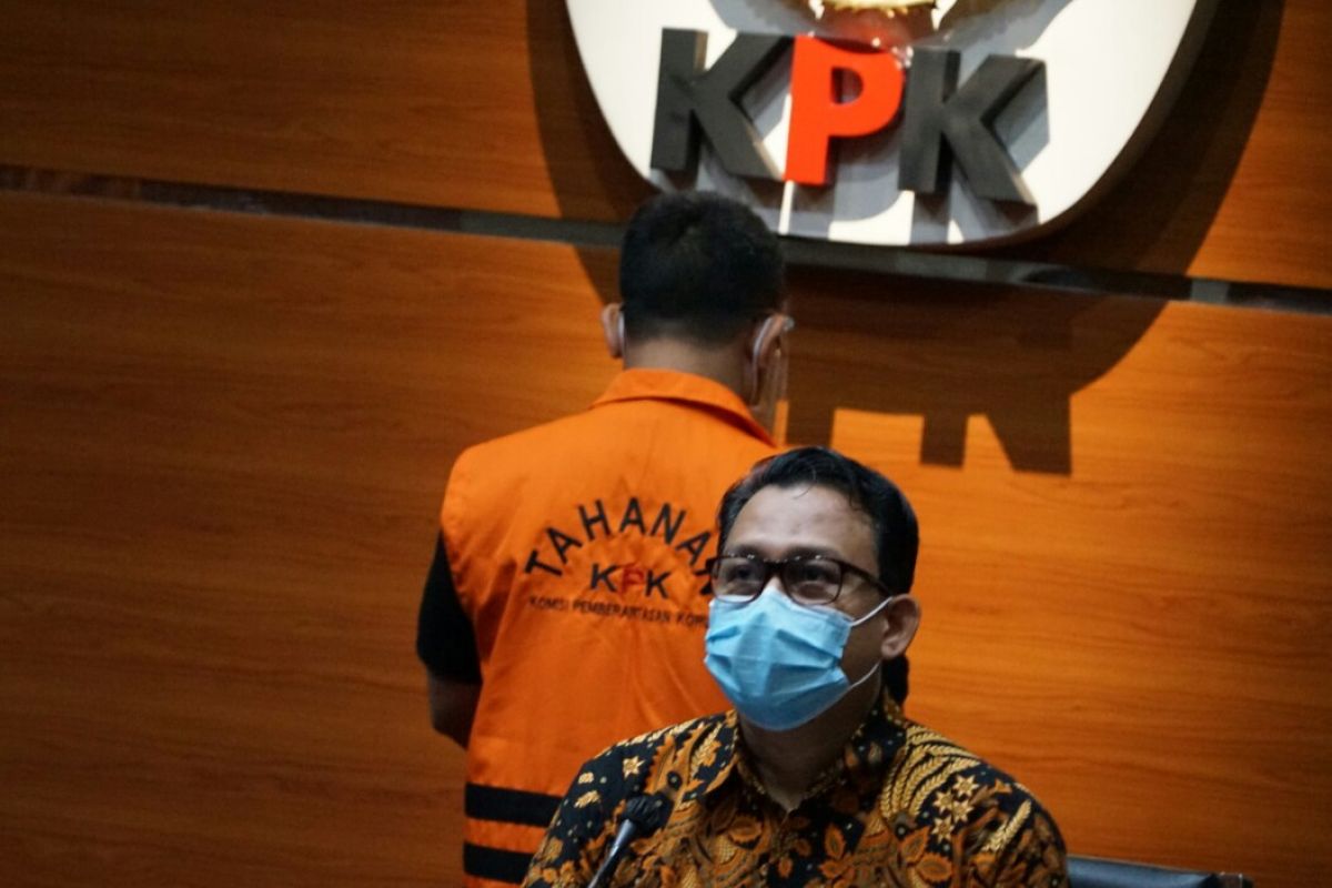KPK konfirmasi tersangka aliran uang kasus suap proyek di Indramayu