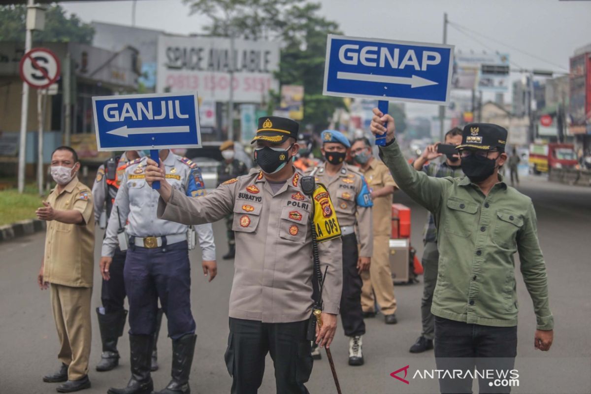 Wali Kota dan Kapolresta Bogor Kota tinjau pelaksanaan ganjil-genap di lokasi 