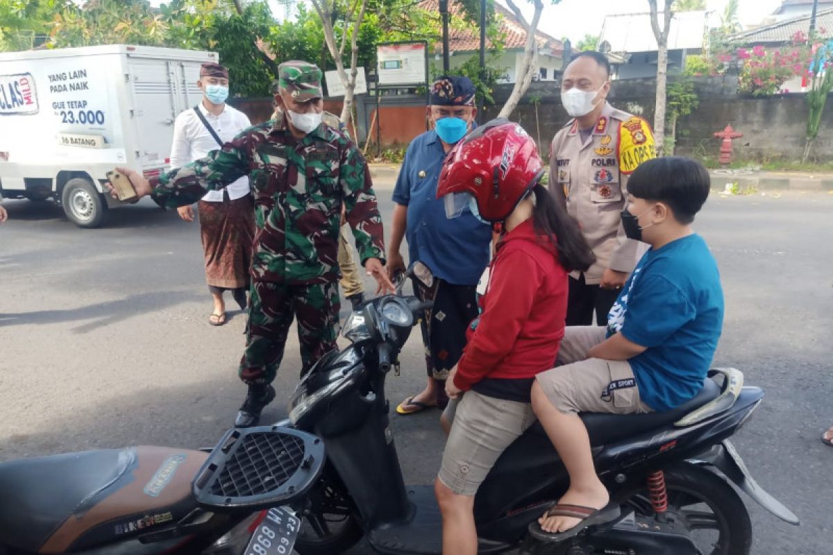 Puluhan warga terjaring razia vaksinasi COVID-19 di Jembrana-Bali
