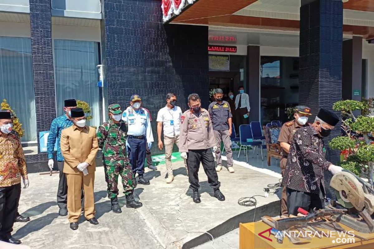 Kejari Rejang Lebong musnahkan barang bukti puluhan perkara pidana