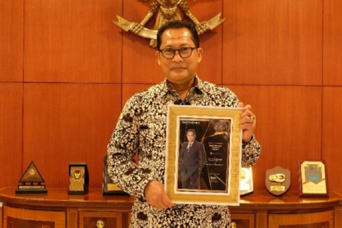 Dirut Bulog Buwas raih penghargaan Best CEO Award kategori Food Security